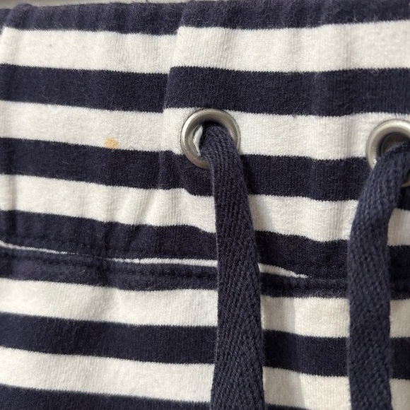 🎉4/30$🎉 Tommy Hilfiger XS STAIN Navy and White Striped Skirt - Picture 4 of 8